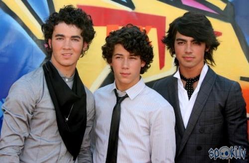  Autors: HARIBO GIRL THE Jonas Brothers.*